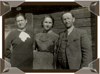 ליובה ודוד ריידר עם בתם שרה