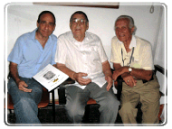 אברהם אגבר (במרכז) דור ראשון ליוצאי קובל